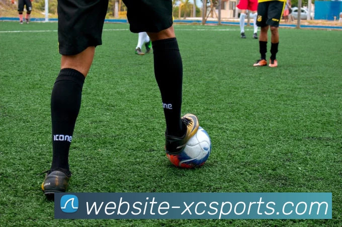 维克托·奥斯梅恩：从少年梦想到足坛巨星的传奇成长历程